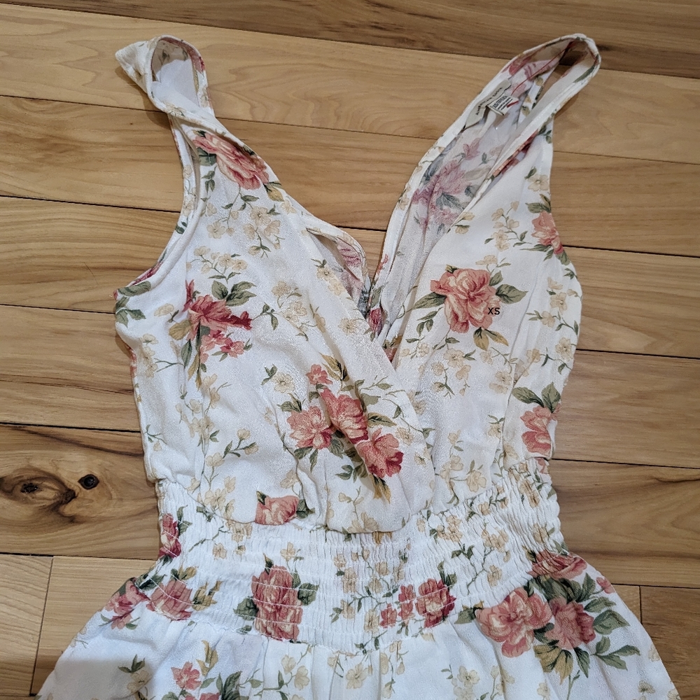 NWT American Eagle white floral romper size XS - Picture 5 of 8